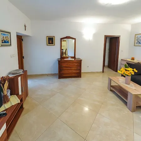 Loza Apartment *