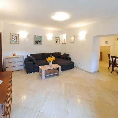 Loza Apartment *