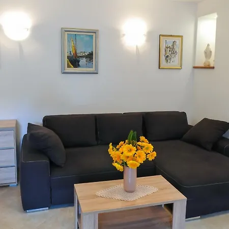Loza Apartment *