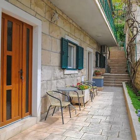Loza Apartment *
