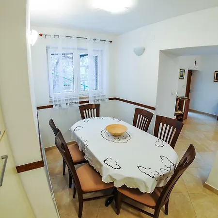 Apartment Loza Pucisca