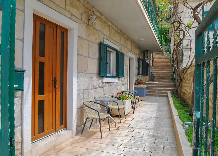 Loza Apartman *